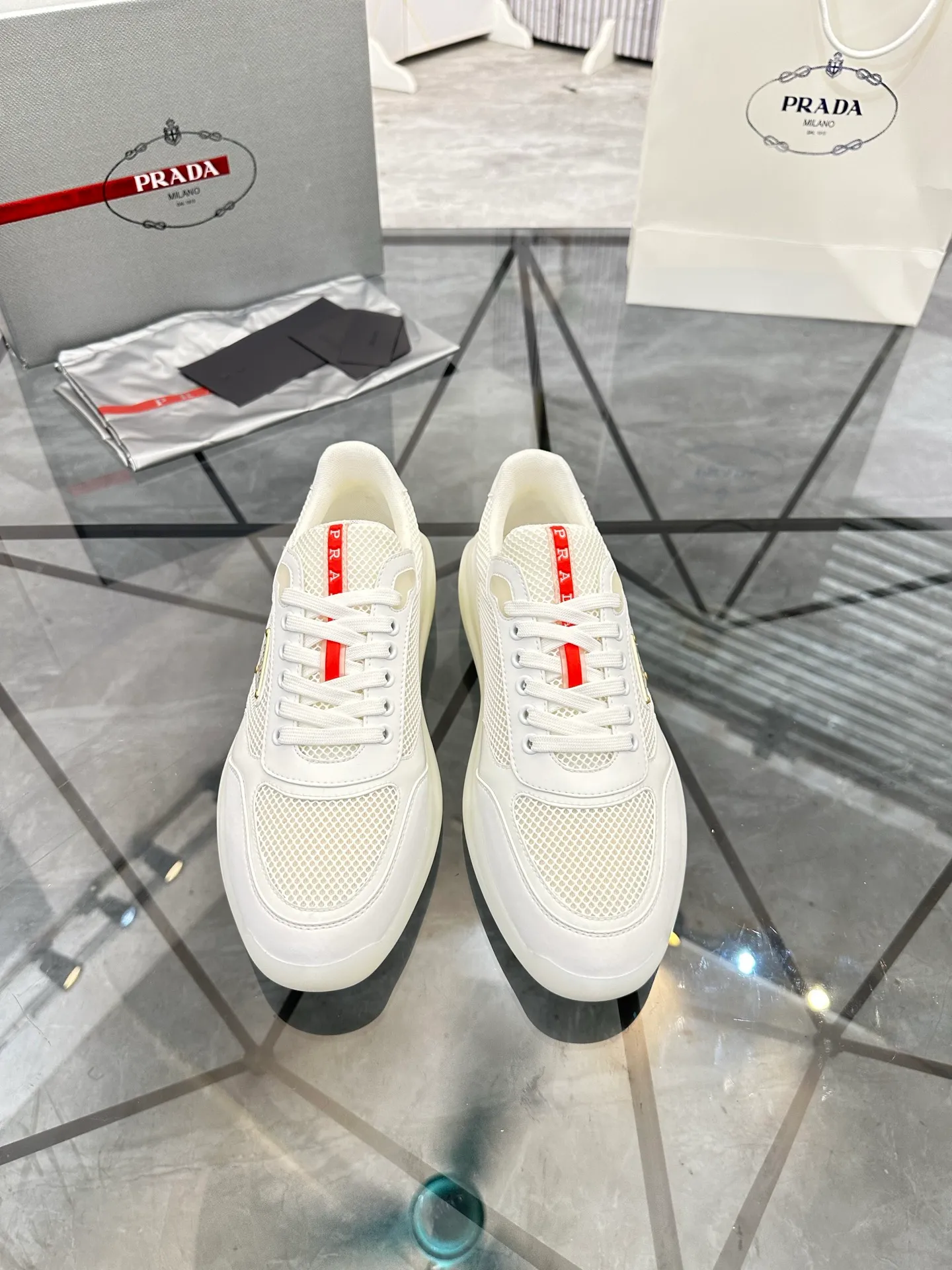 Men's shoes for sale 💰: 💰P620¥ High-end top quality Product trademark: Prada *"Prada*" low-top casual shoes Regular size: 38-45 (can be customized to 46) Product materials: Upper imported first-layer cowhide spliced ​​with original fabric, breathable lining, cowhide foot pads, original outsole. No.: 001